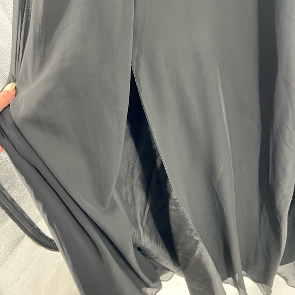 Azazie chiffon pleated black A2 keyhole mesh back slit floor length vneck halter - Picture 5 of 11